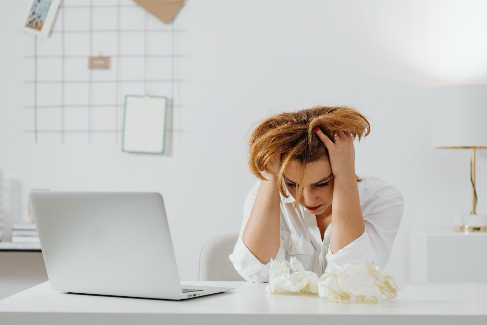 Workplace Burnout vs Depression: 6 Signs & Recovery Strategies